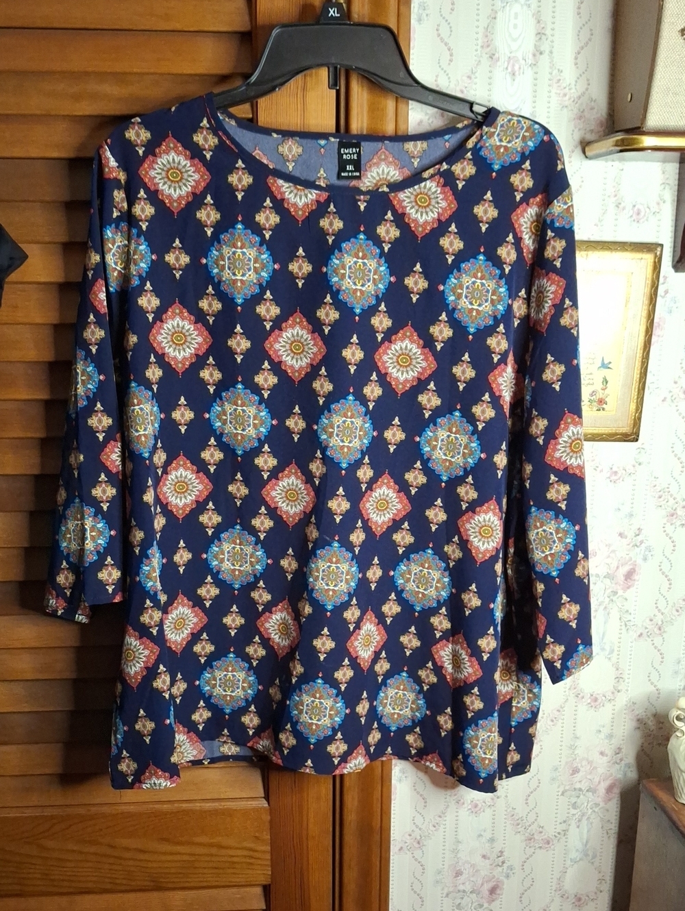 Emery Rose 3/4 Sleeve damask & floral medallions XXL Preloved